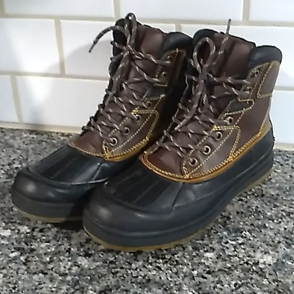 Hiking Boots Brown/Black Lace Up. Size 6